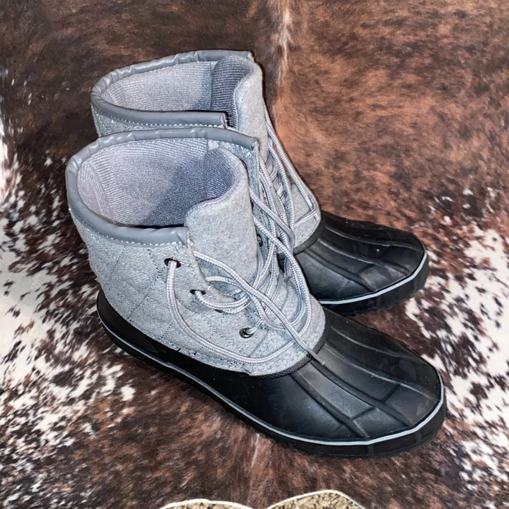 Snow/Duck Boots - Picture 2 of 5